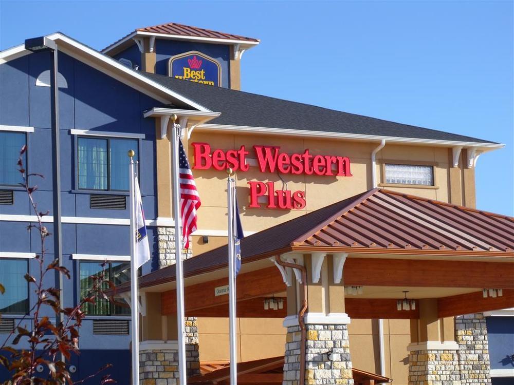 Best Western Plus Emerald Inn & Suites Garden City Exterior photo