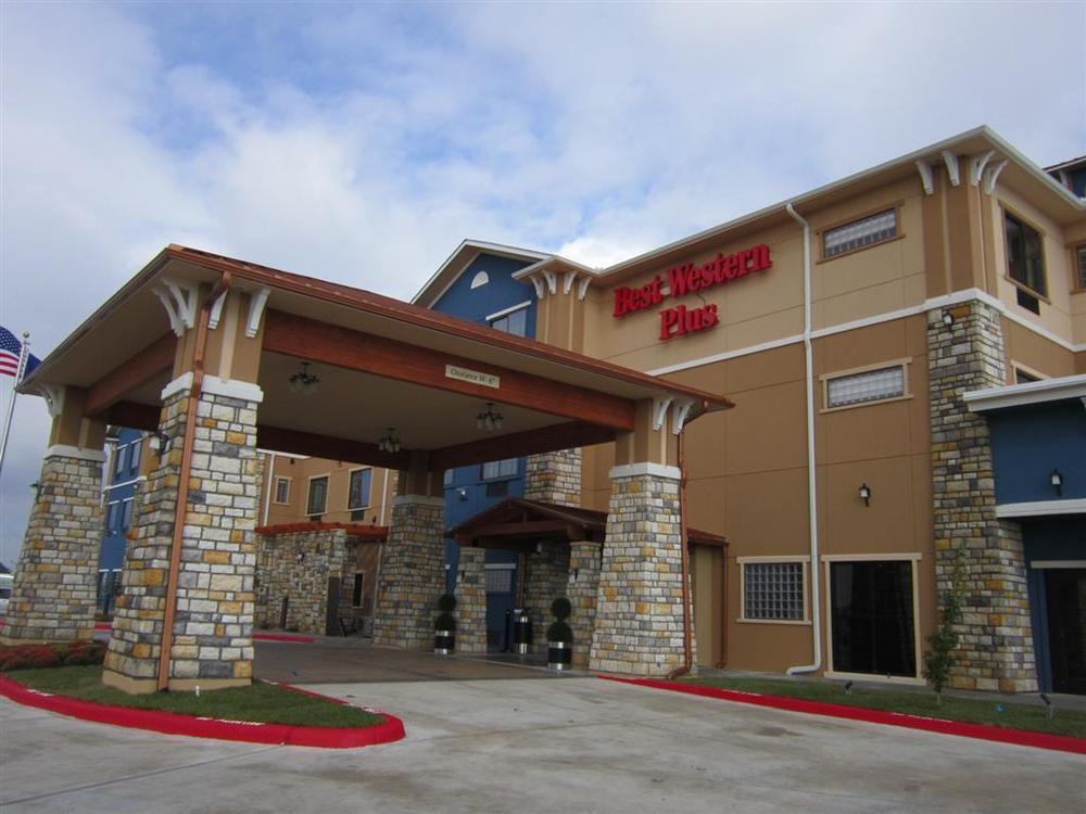 Best Western Plus Emerald Inn & Suites Garden City Exterior photo