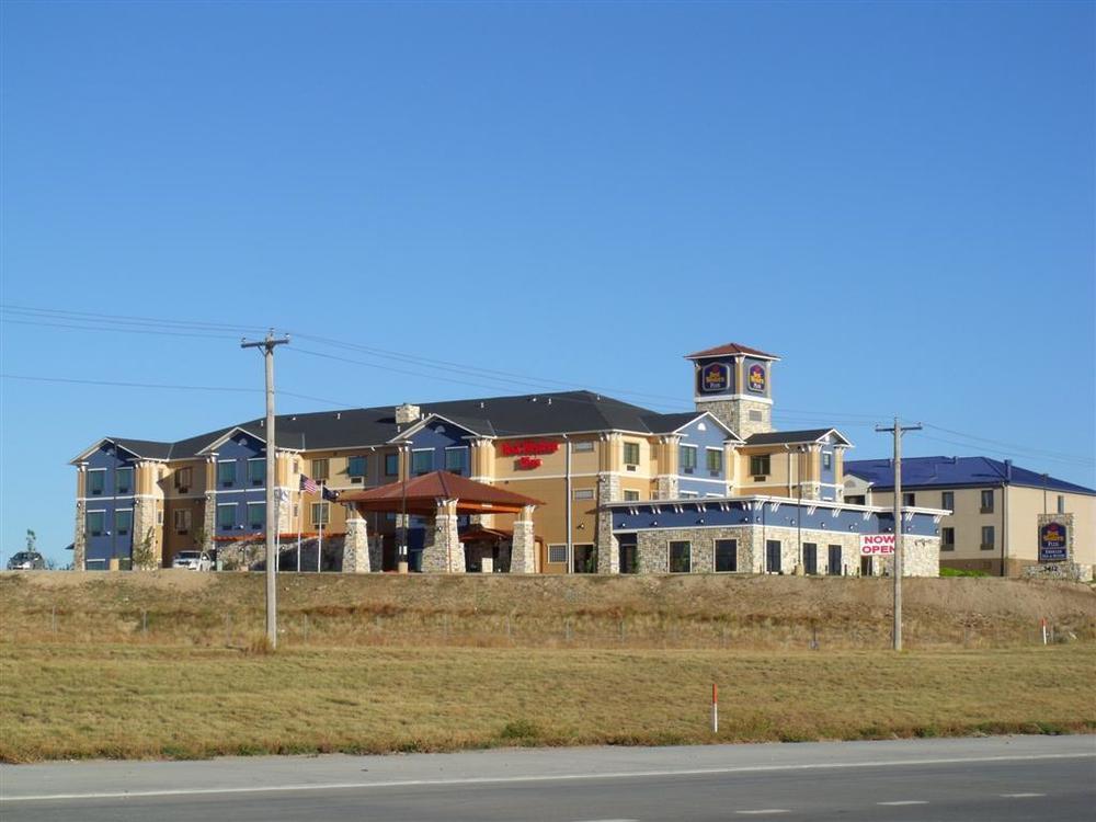 Best Western Plus Emerald Inn & Suites Garden City Exterior photo