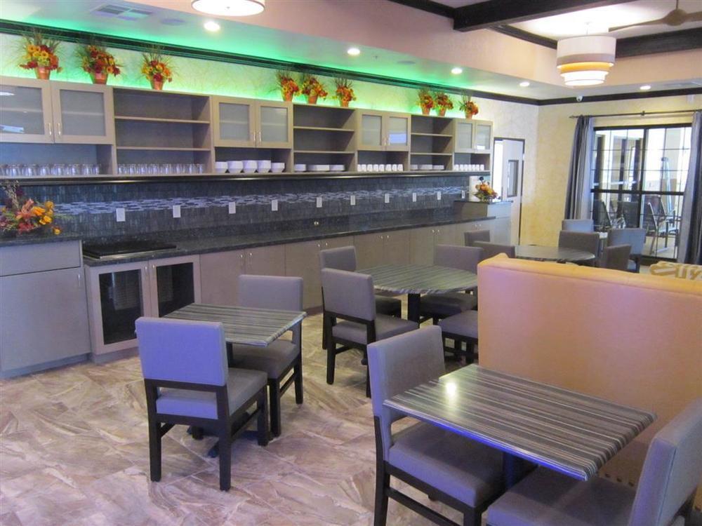 Best Western Plus Emerald Inn & Suites Garden City Restaurant photo