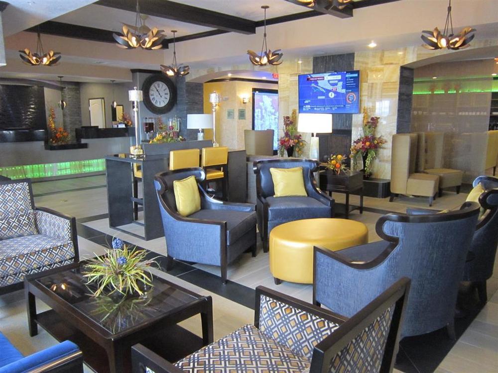 Best Western Plus Emerald Inn & Suites Garden City Interior photo