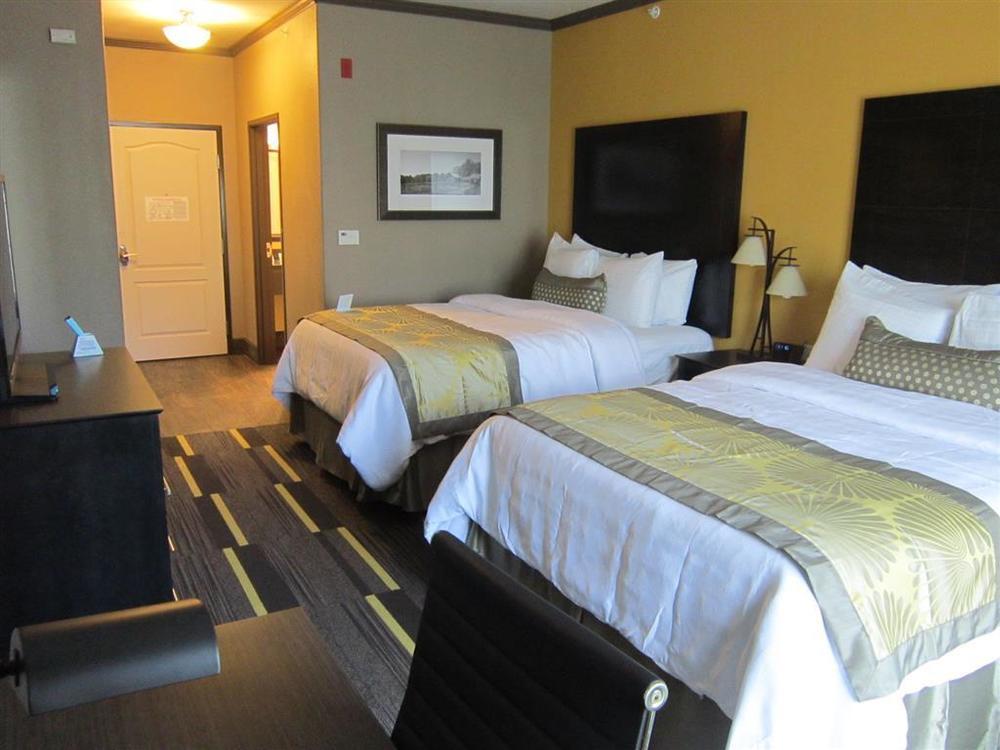 Best Western Plus Emerald Inn & Suites Garden City Room photo