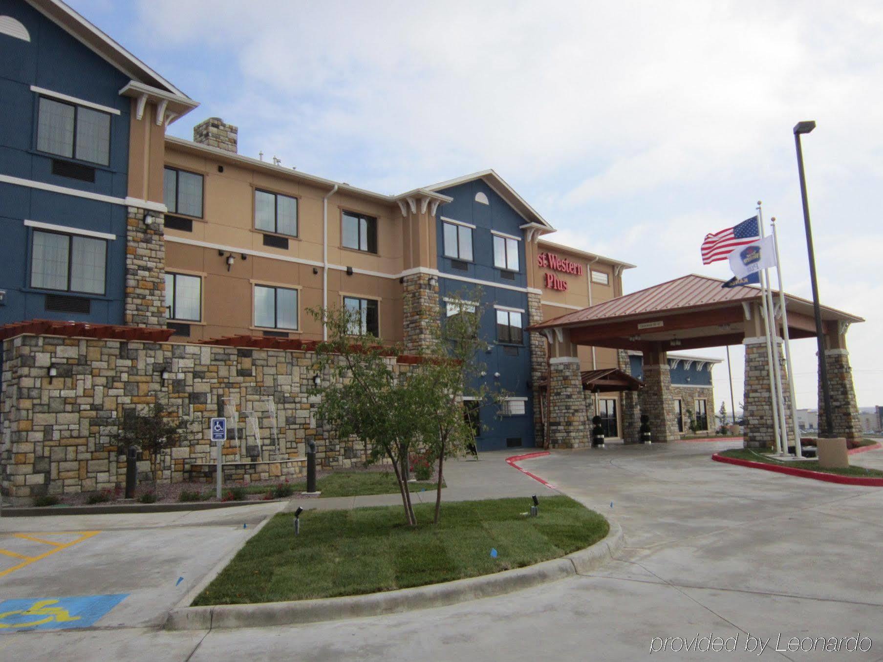 Best Western Plus Emerald Inn & Suites Garden City Exterior photo