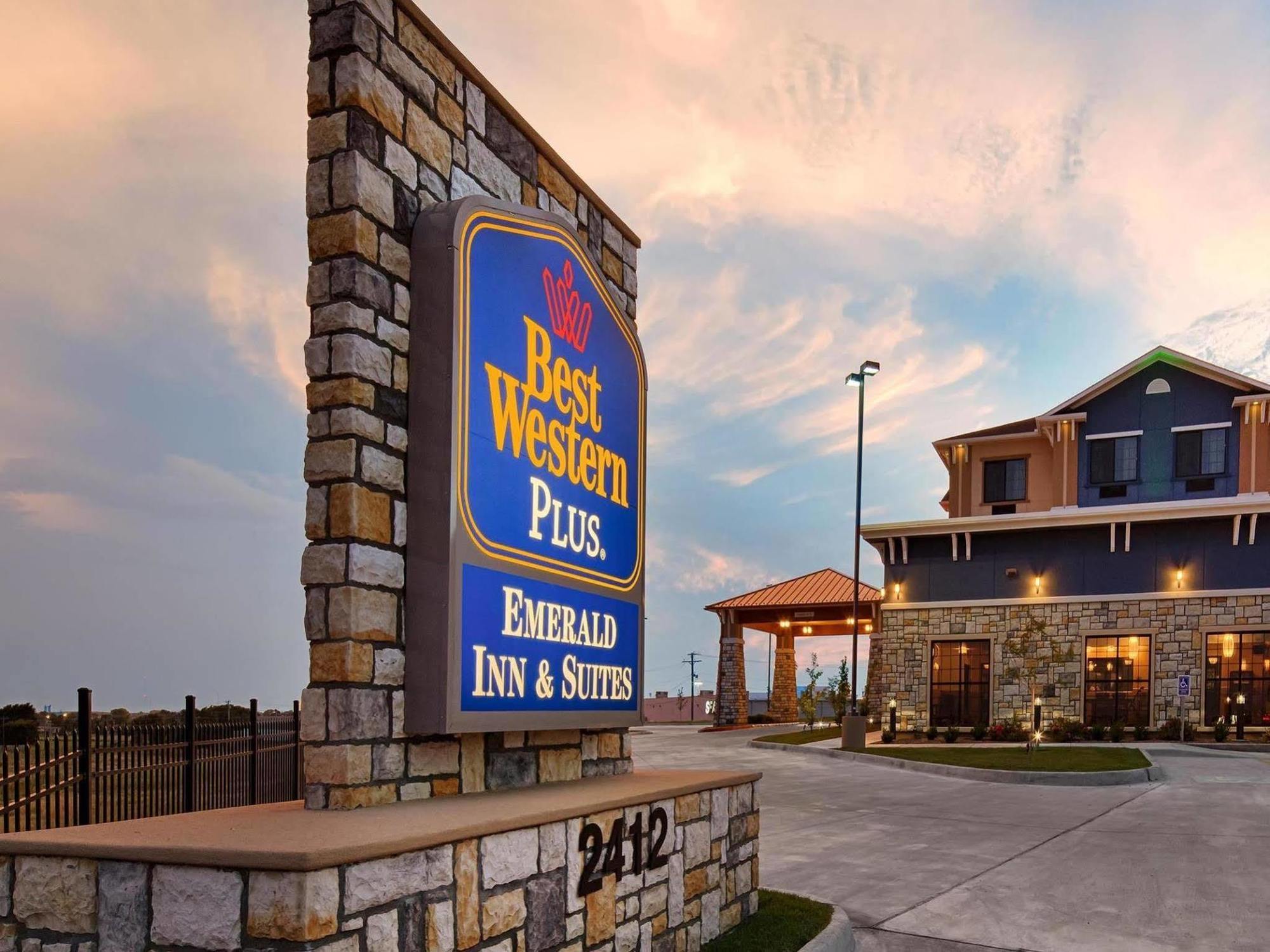 Best Western Plus Emerald Inn & Suites Garden City Exterior photo